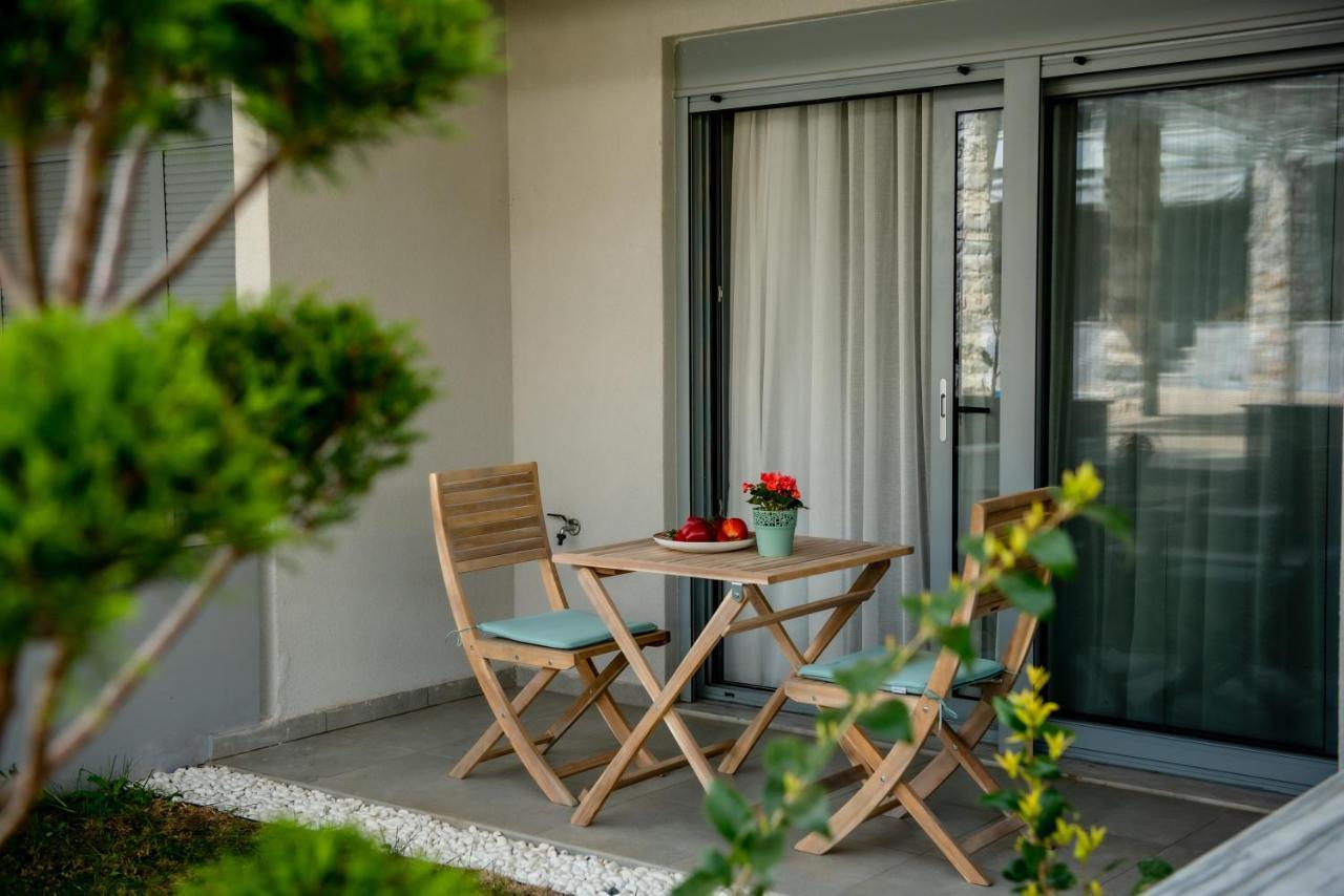 Itaka Studio Apartments - Halkidiki Suites Com Никити Екстериор снимка